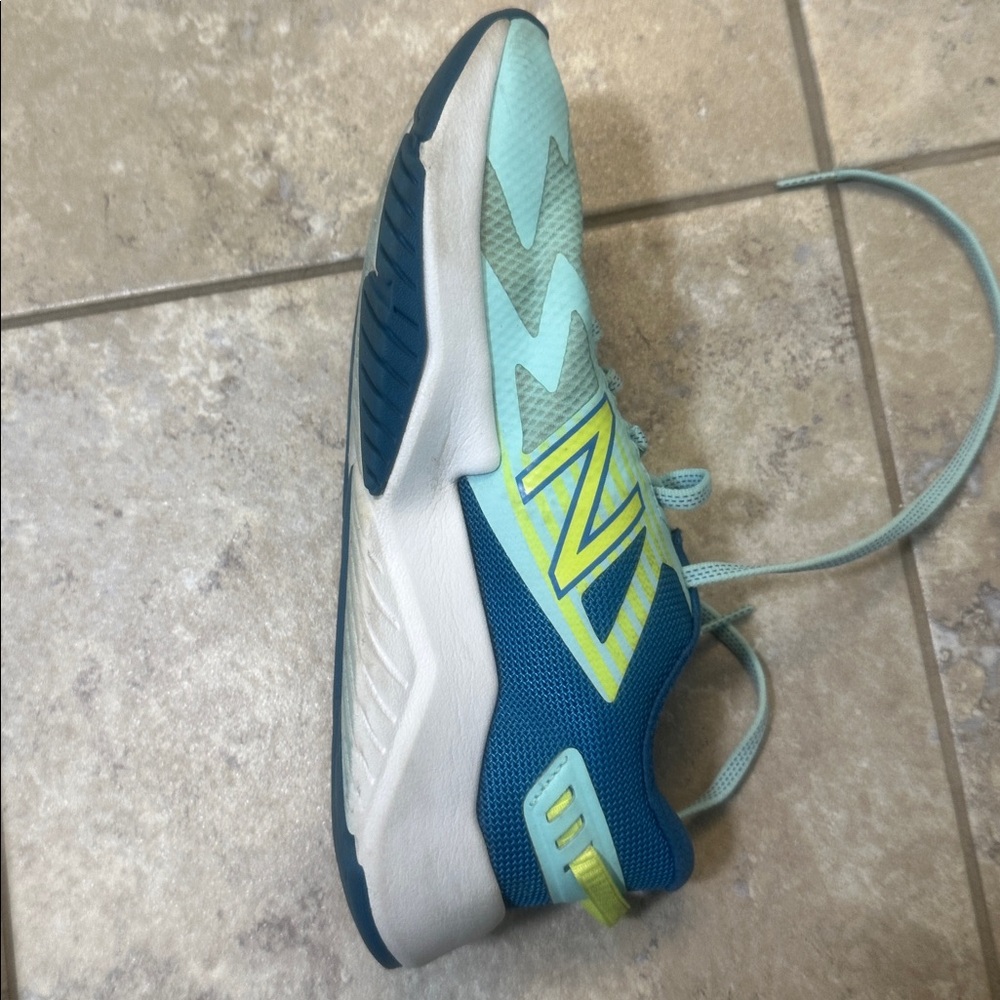 Girls (big kid) New Balance rave run sneaker
Size 6 - Picture 5 of 8